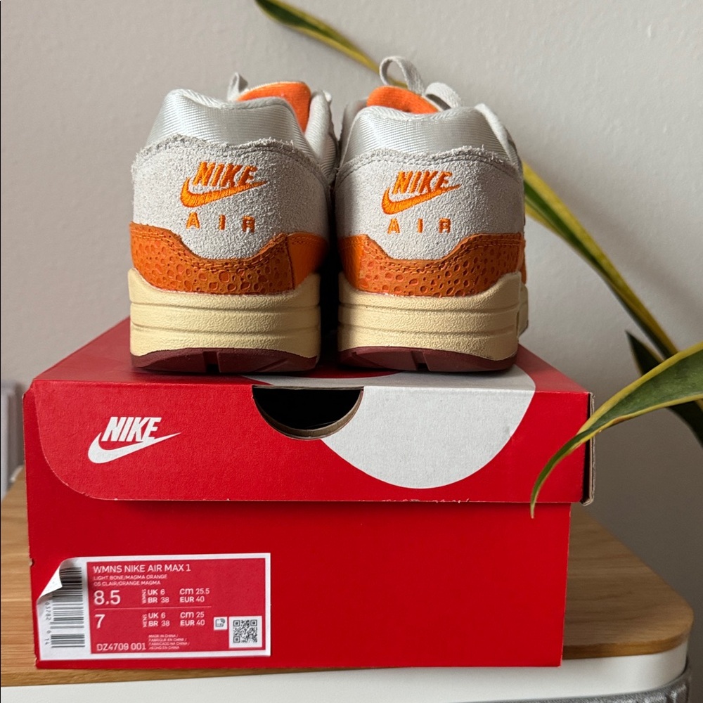 Nike Air Max 1 - light bone and magma orange - Picture 2 of 5
